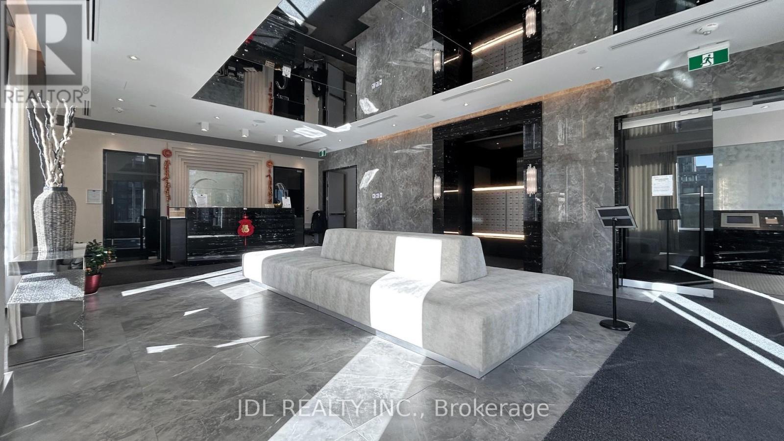 803 - 398 Highway 7 E, Richmond Hill, ON - Indoor