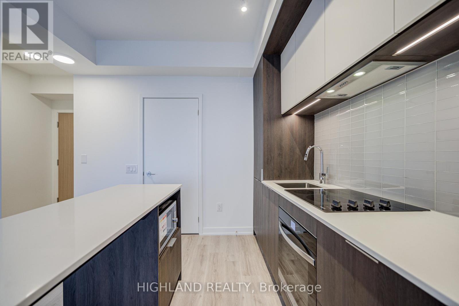 3109 - 395 Square One Drive, Mississauga, ON - Indoor Photo Showing Kitchen With Double Sink With Upgraded Kitchen