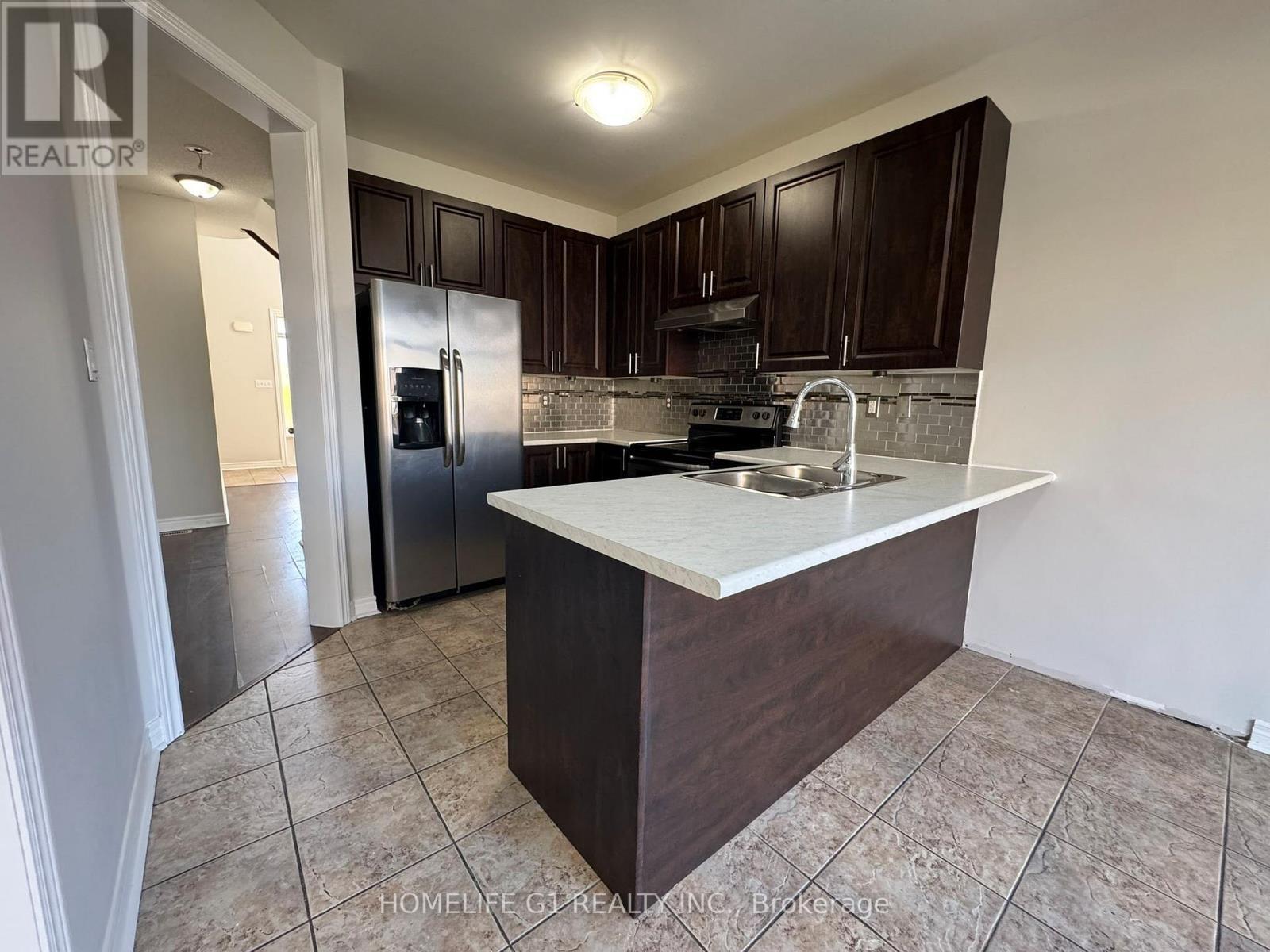 7 Bryony Road, Brampton, ON - Indoor Photo Showing Kitchen With Double Sink