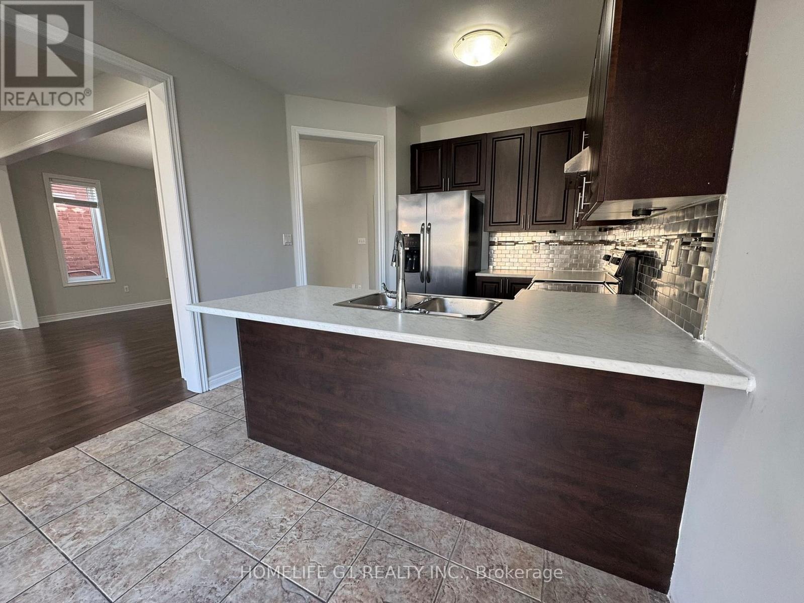 7 Bryony Road, Brampton, ON - Indoor Photo Showing Kitchen With Double Sink