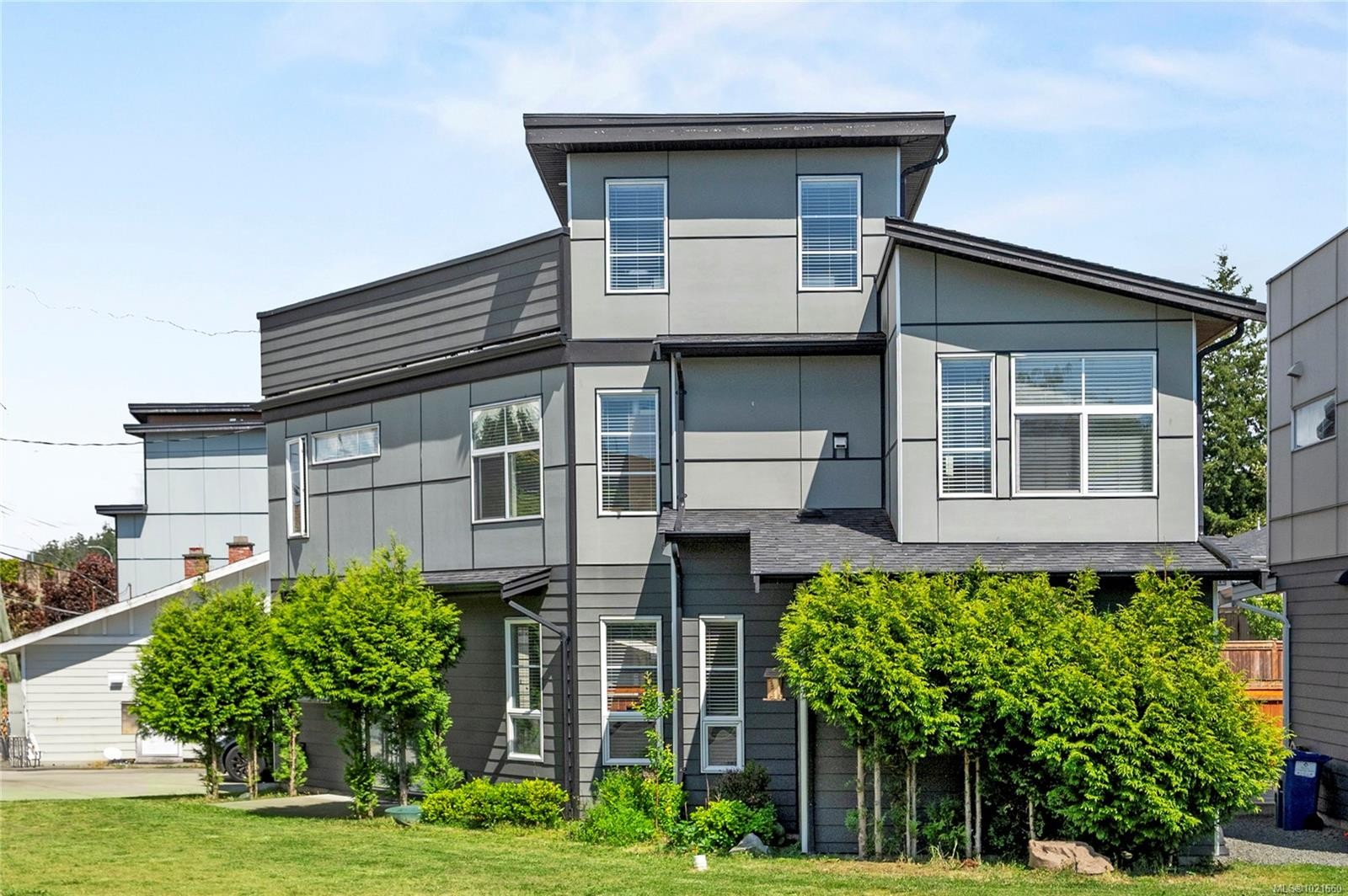 701 Strandlund Ave, Langford, BC