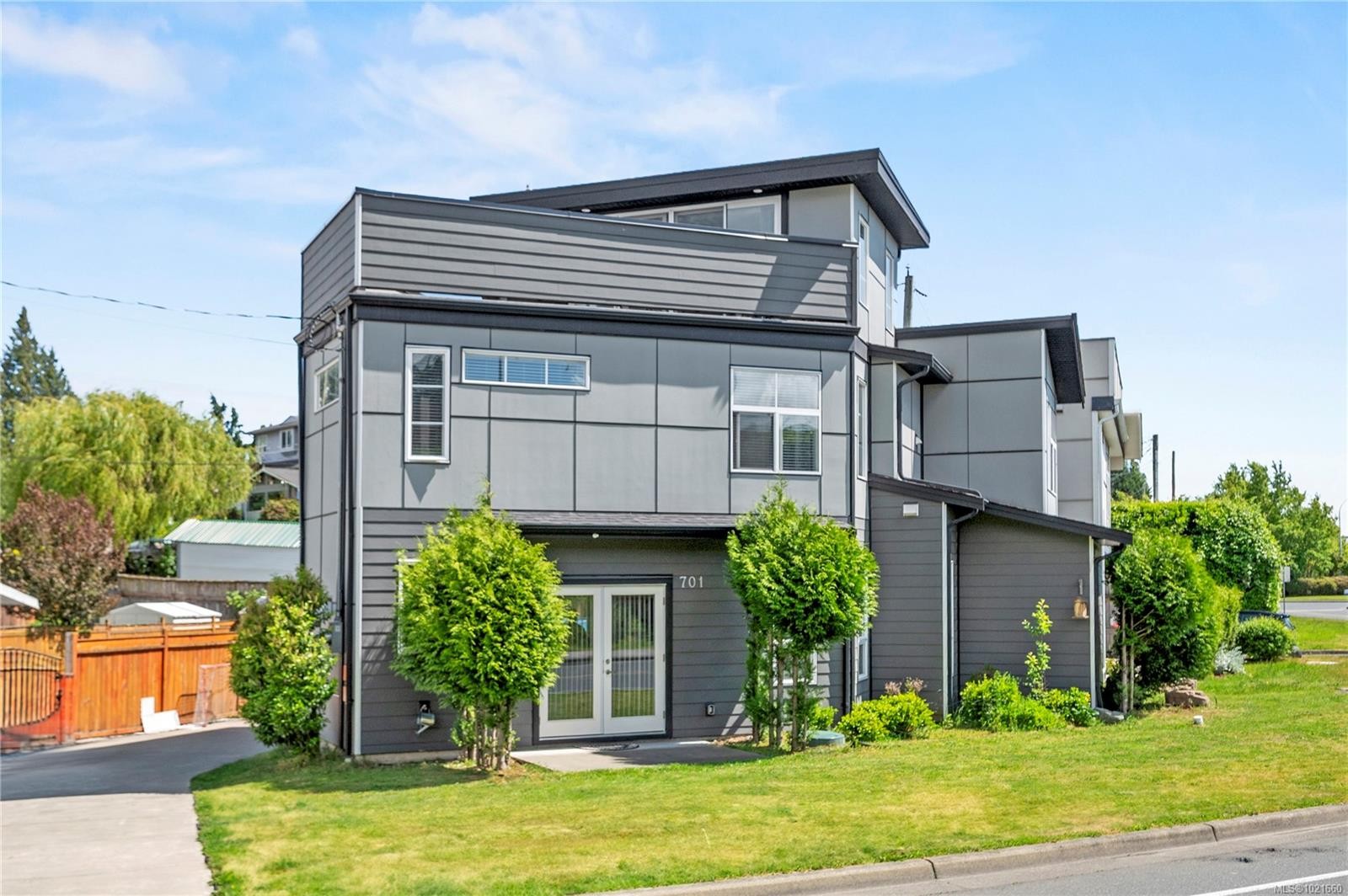 701 Strandlund Ave, Langford, BC