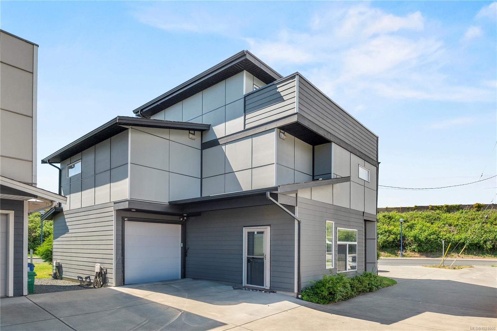 701 Strandlund Ave, Langford, BC