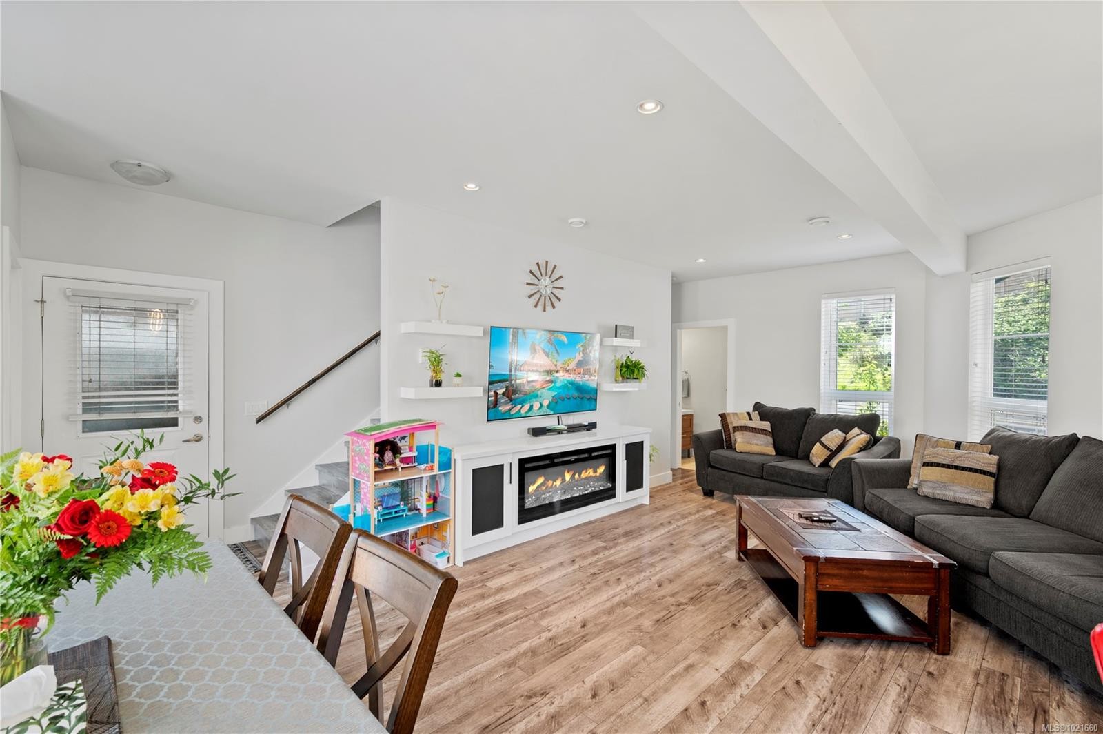 701 Strandlund Ave, Langford, BC