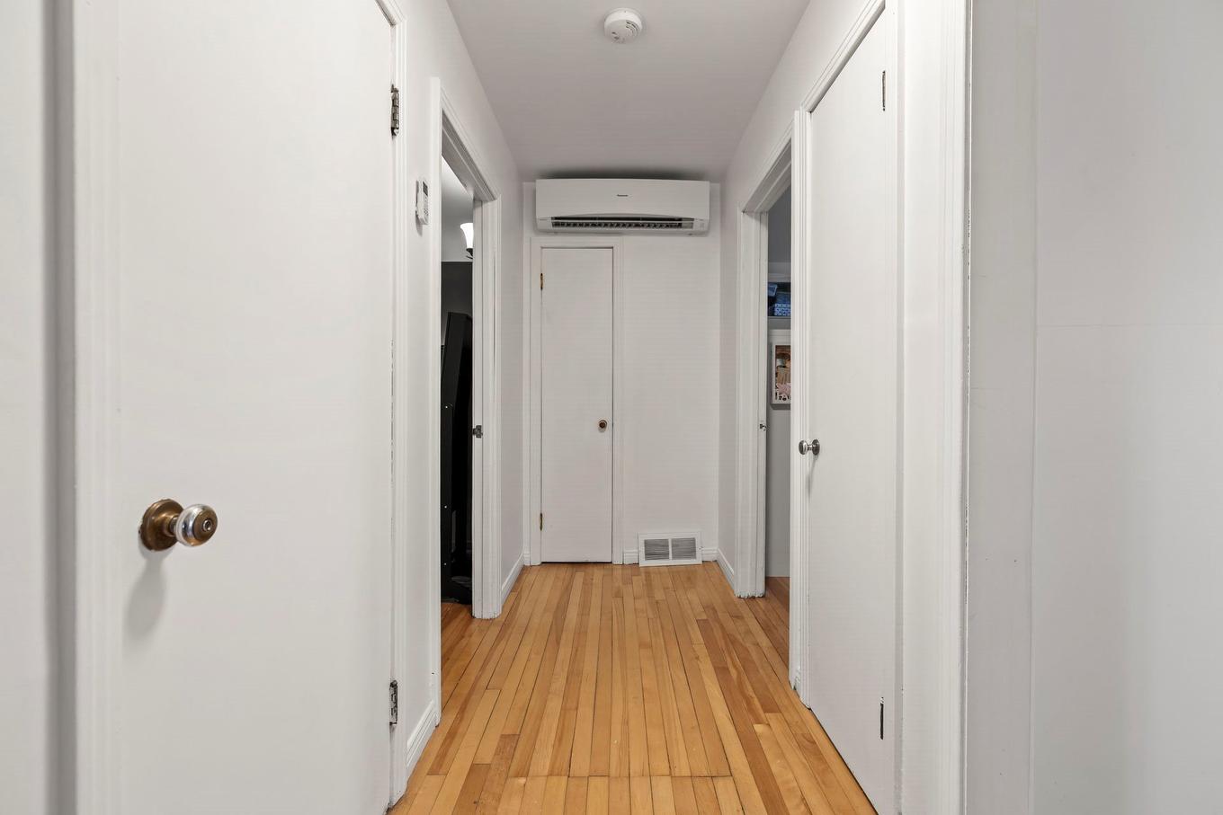 Hall d'entrée/Vestibule - 115 - 115A Rue Mclaren, Salaberry-De-Valleyfield, QC - Indoor Photo Showing Other Room