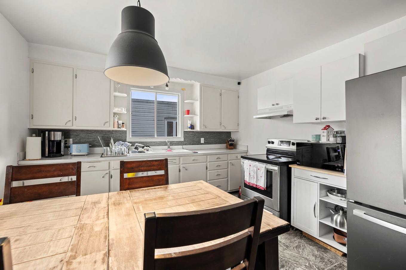 Cuisine - 115 - 115A Rue Mclaren, Salaberry-De-Valleyfield, QC - Indoor Photo Showing Kitchen