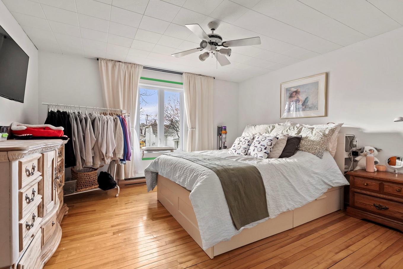 Chambre à coucher - 115 - 115A Rue Mclaren, Salaberry-De-Valleyfield, QC - Indoor Photo Showing Bedroom