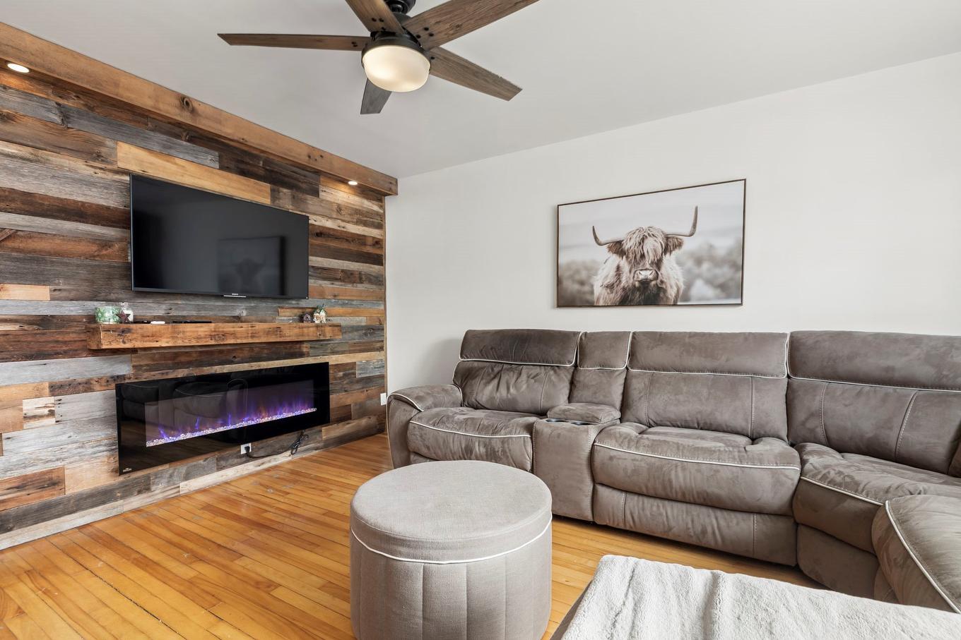 Salon - 115 - 115A Rue Mclaren, Salaberry-De-Valleyfield, QC - Indoor Photo Showing Living Room With Fireplace