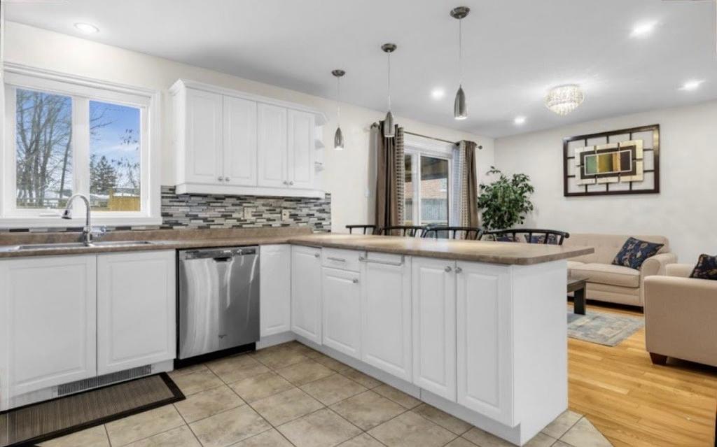 Kitchen - 12809 Rue Brook, Montréal (Pierrefonds-Roxboro), QC - Indoor Photo Showing Kitchen With Upgraded Kitchen