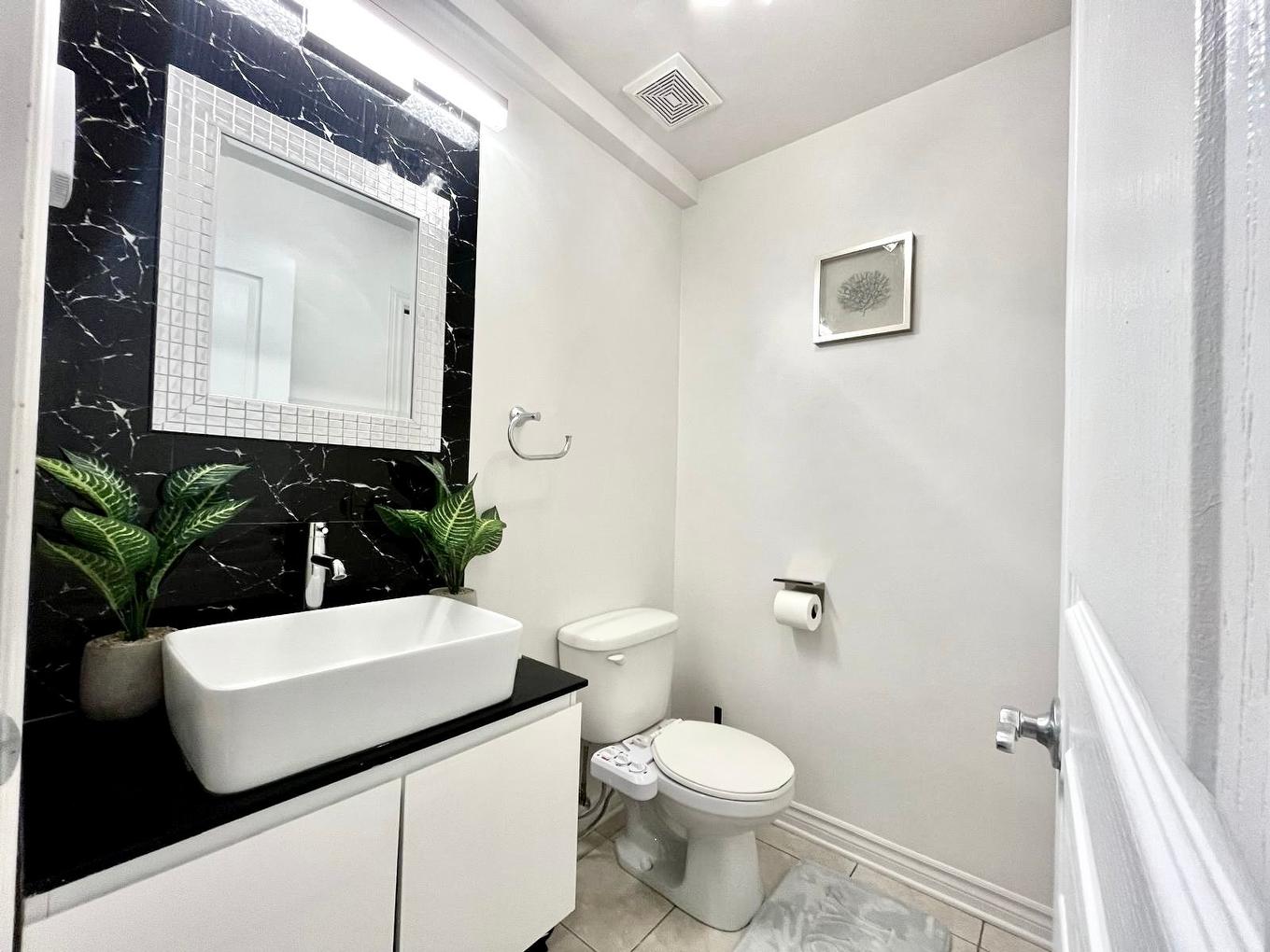 Hall d'entrée/Vestibule - 12809 Rue Brook, Montréal (Pierrefonds-Roxboro), QC - Indoor Photo Showing Other Room