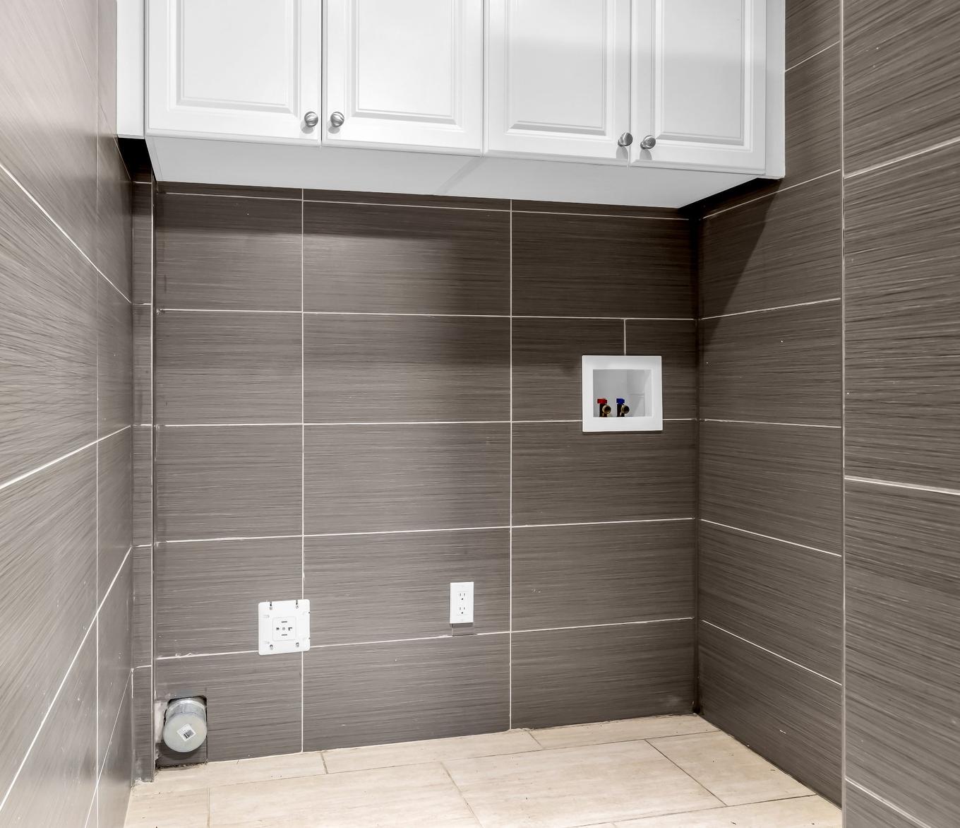 Salle de lavage - 12809 Rue Brook, Montréal (Pierrefonds-Roxboro), QC - Indoor