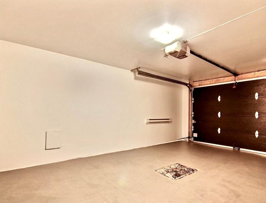 Garage - 12809 Rue Brook, Montréal (Pierrefonds-Roxboro), QC - Indoor Photo Showing Garage