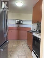 330 - 3025 The Credit Woodlands Road, Mississauga, ON - Indoor Photo Showing Kitchen