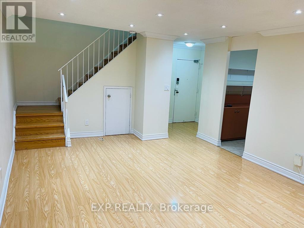 330 - 3025 The Credit Woodlands Road, Mississauga, ON - Indoor Photo Showing Other Room