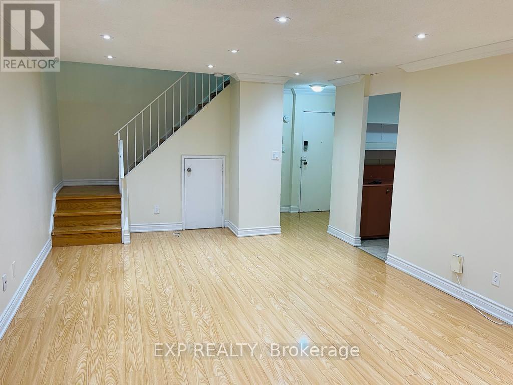 330 - 3025 The Credit Woodlands Road, Mississauga, ON - Indoor Photo Showing Other Room