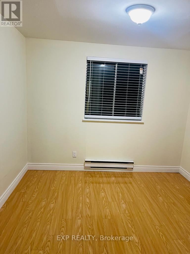 330 - 3025 The Credit Woodlands Road, Mississauga, ON - Indoor Photo Showing Other Room