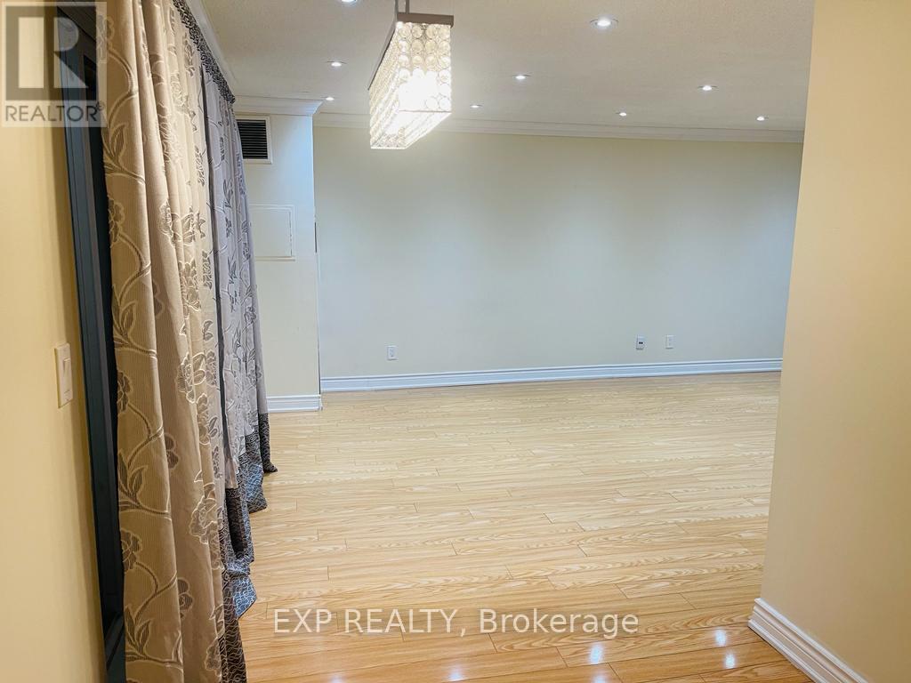 330 - 3025 The Credit Woodlands Road, Mississauga, ON - Indoor Photo Showing Other Room