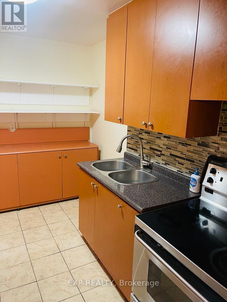 330 - 3025 The Credit Woodlands Road, Mississauga, ON - Indoor Photo Showing Kitchen With Double Sink