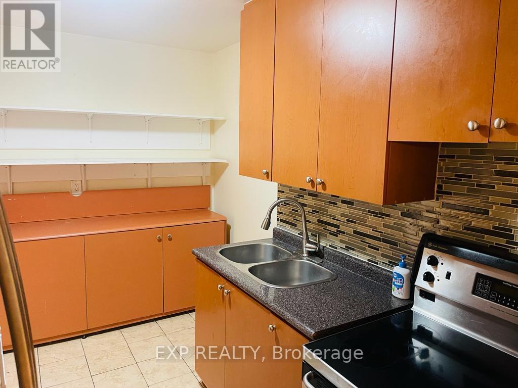 330 - 3025 The Credit Woodlands Road, Mississauga, ON - Indoor Photo Showing Kitchen With Double Sink