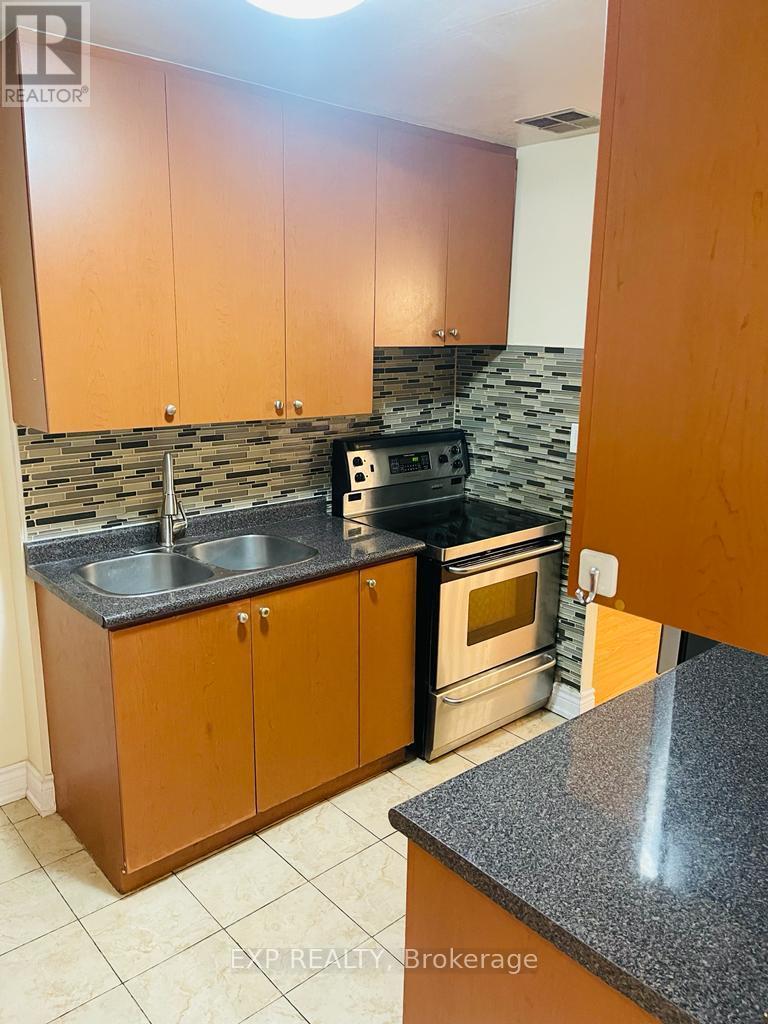 330 - 3025 The Credit Woodlands Road, Mississauga, ON - Indoor Photo Showing Kitchen With Double Sink
