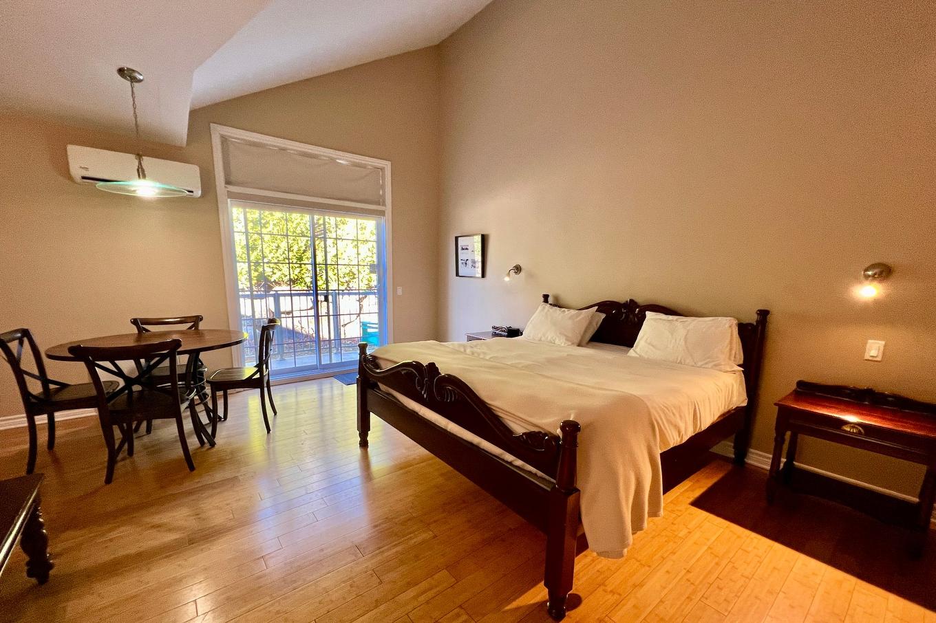 Loft - 204-500 Ch. Des Frênes, Piedmont, QC - Indoor Photo Showing Bedroom