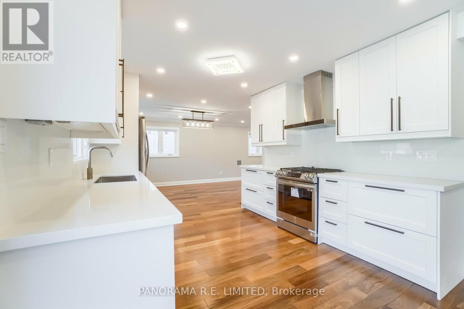 100 Poplar Heights Drive, Toronto, ON - Indoor Photo Showing Kitchen With Upgraded Kitchen