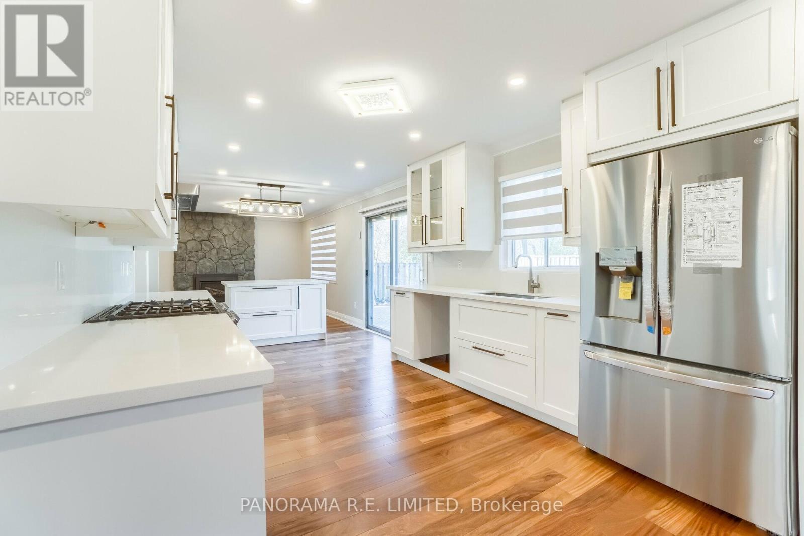 100 Poplar Heights Drive, Toronto, ON - Indoor Photo Showing Kitchen