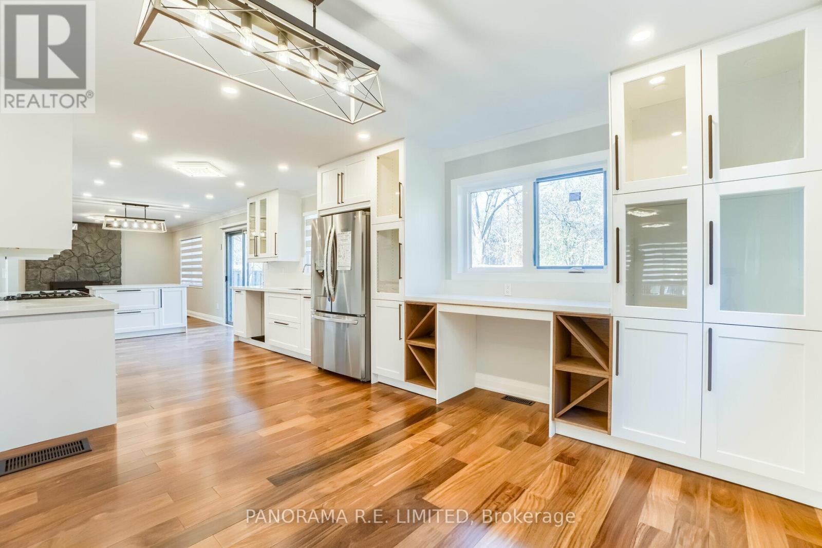 100 Poplar Heights Drive, Toronto, ON - Indoor Photo Showing Kitchen