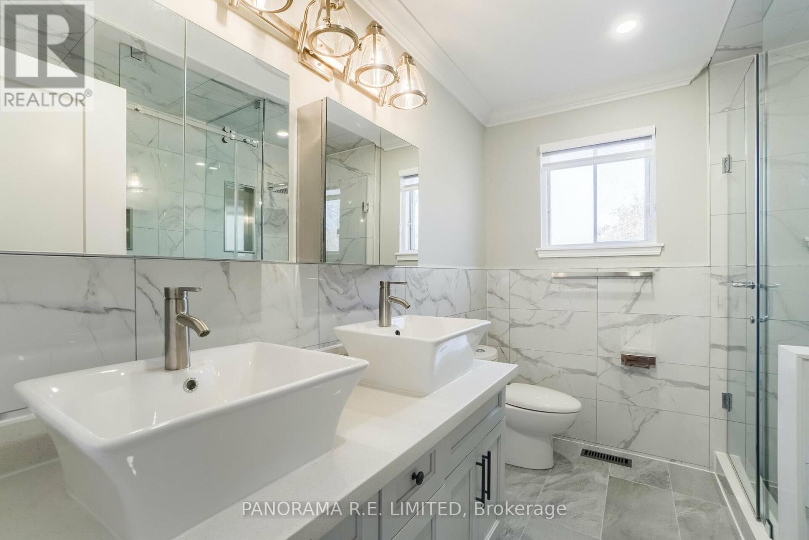 100 Poplar Heights Drive, Toronto, ON - Indoor Photo Showing Bathroom