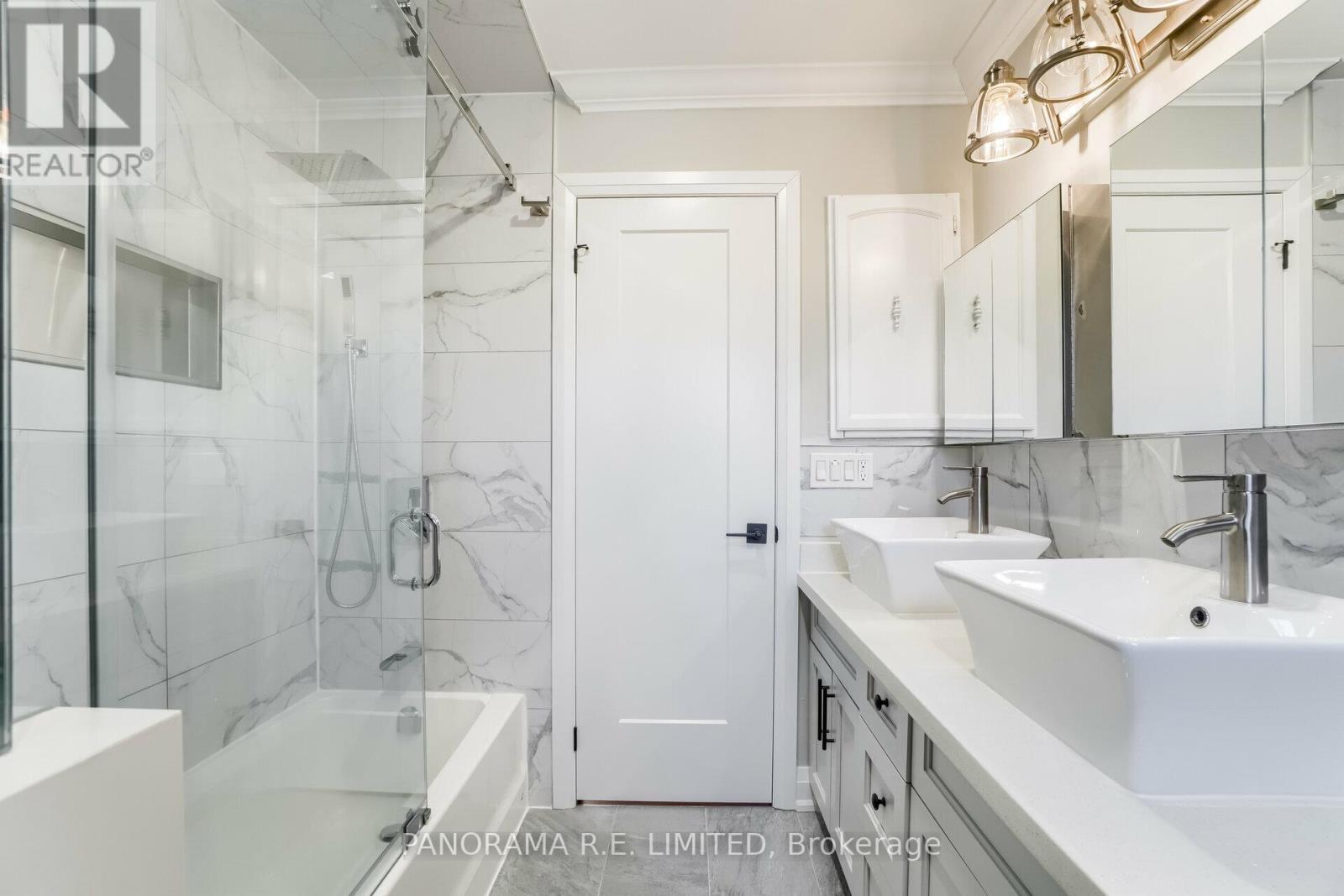 100 Poplar Heights Drive, Toronto, ON - Indoor Photo Showing Bathroom