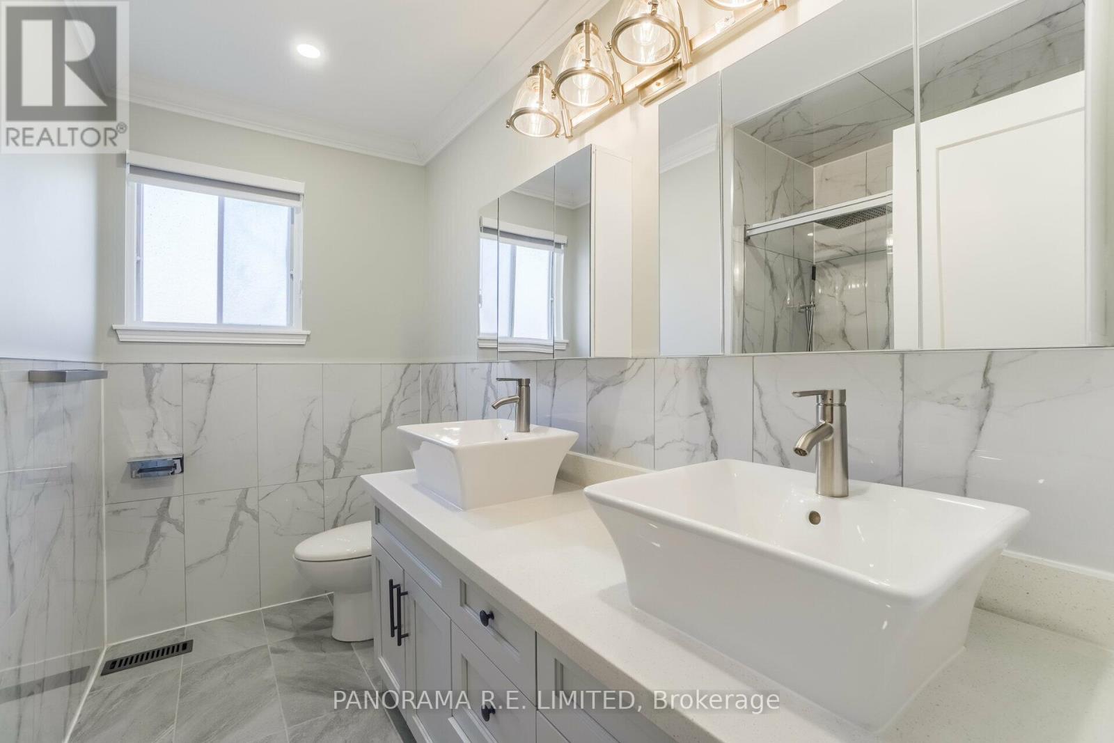 100 Poplar Heights Drive, Toronto, ON - Indoor Photo Showing Bathroom