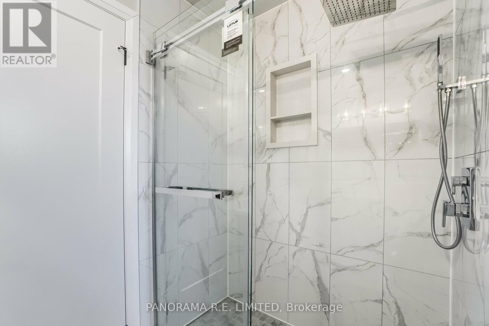100 Poplar Heights Drive, Toronto, ON - Indoor Photo Showing Bathroom