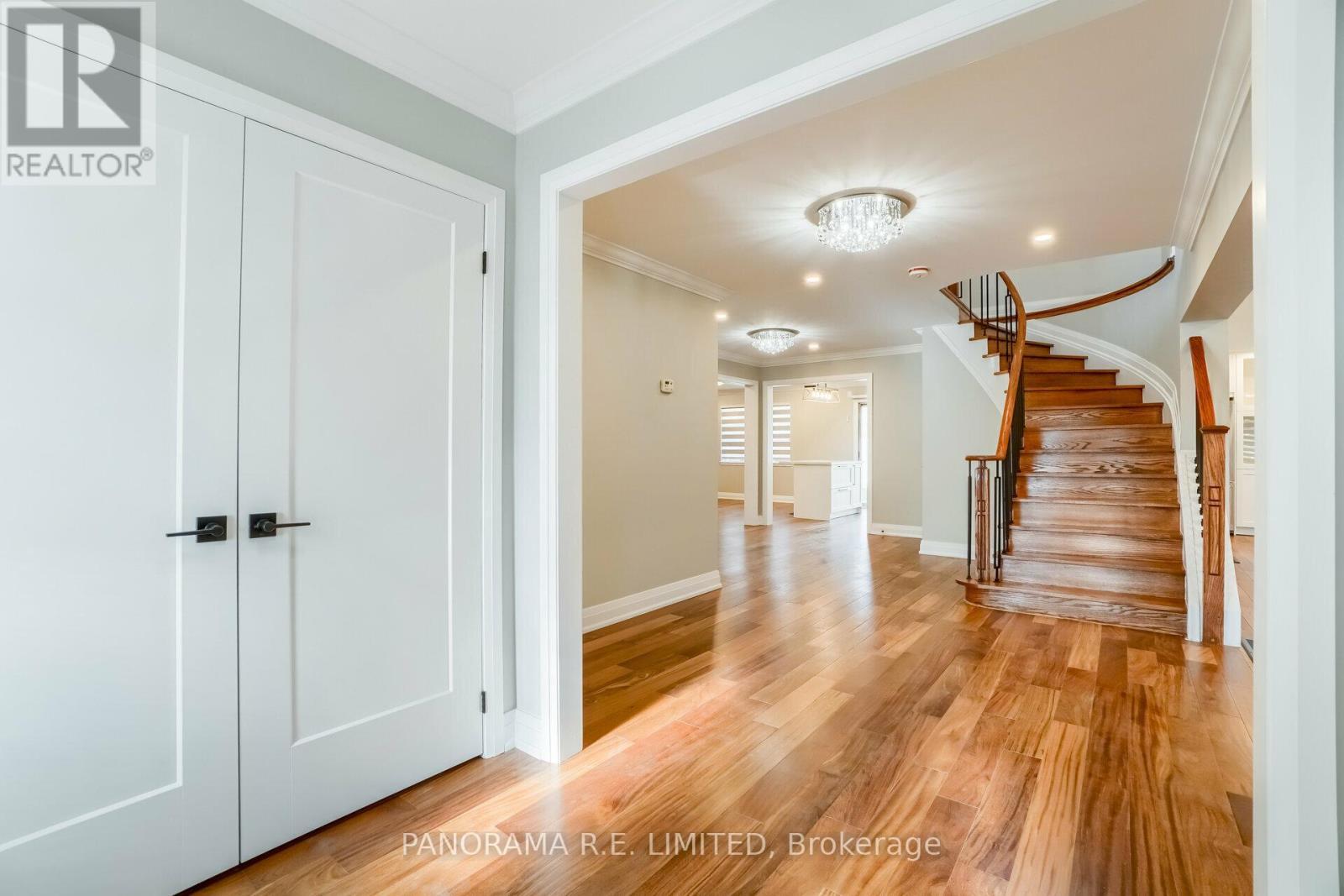 100 Poplar Heights Drive, Toronto, ON - Indoor Photo Showing Other Room