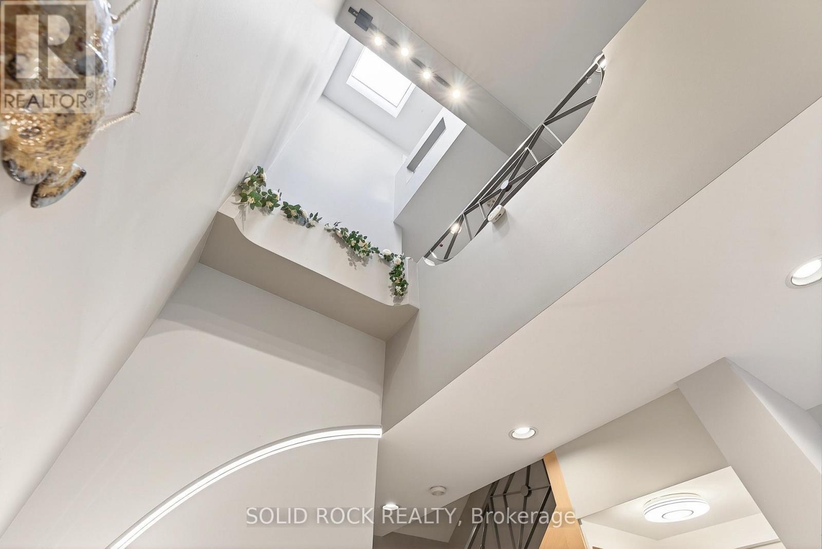 Stylish 2-storey ceiling lit by skylight - 395 Mackay Street, Ottawa, ON - Indoor Photo Showing Other Room