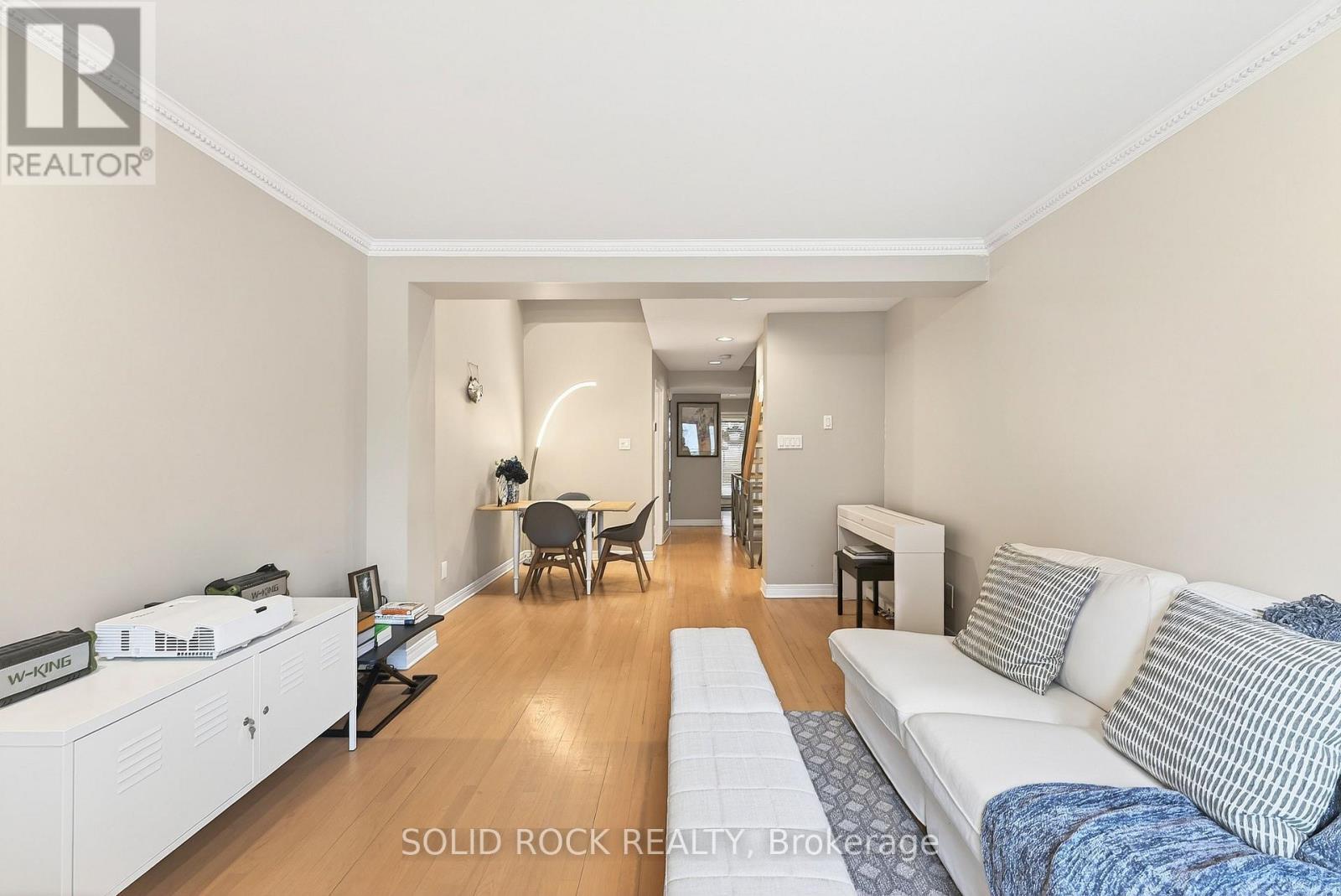 All hardwood floor throughout main floor - 395 Mackay Street, Ottawa, ON - Indoor