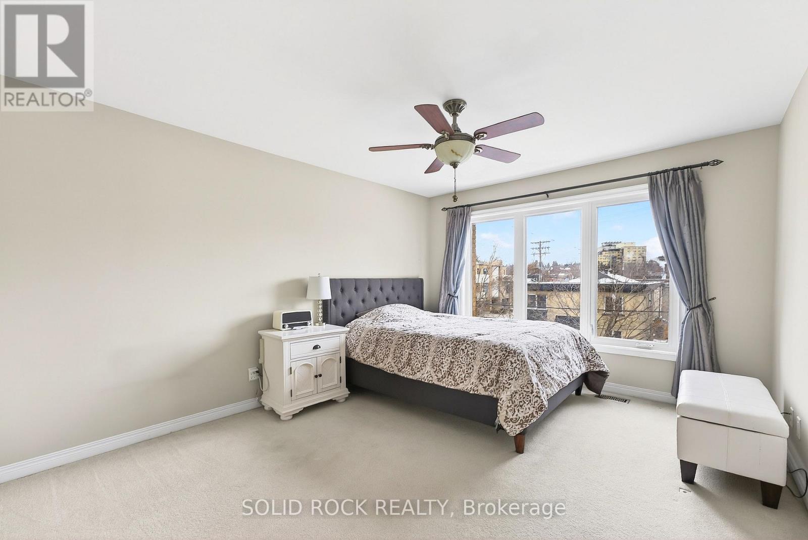 Master bedroom in luxury size - 395 Mackay Street, Ottawa, ON - Indoor Photo Showing Bedroom
