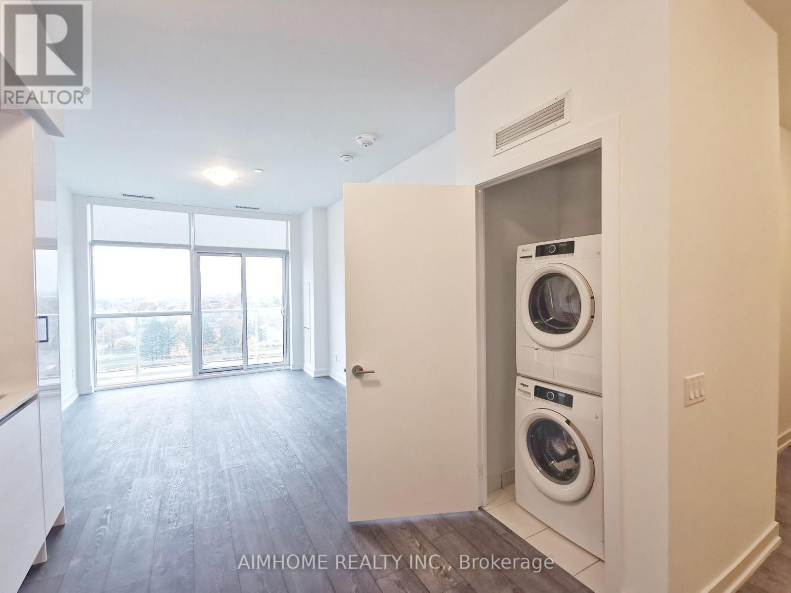 1120 - 251 Manitoba Street, Toronto, ON - Indoor Photo Showing Laundry Room