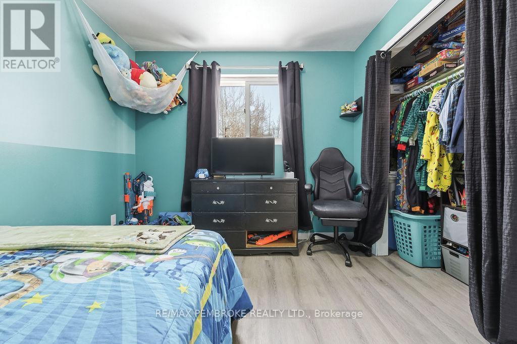 191 Cecil Street, Pembroke, ON - Indoor Photo Showing Bedroom