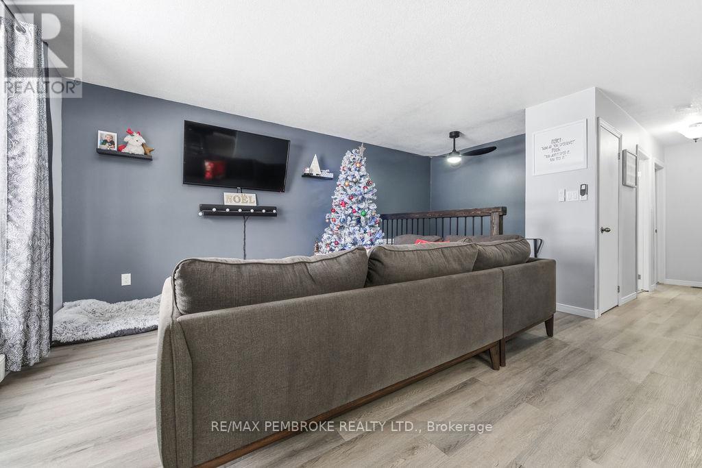 191 Cecil Street, Pembroke, ON - Indoor