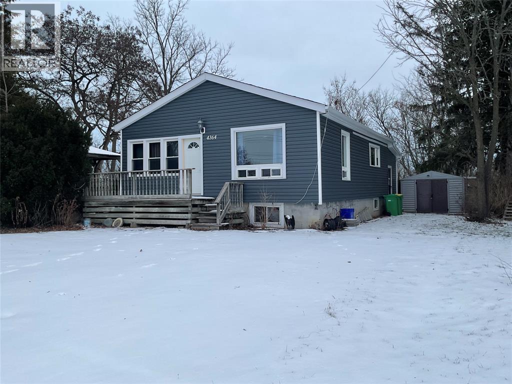 4364 North Street, Petrolia, ON - Outdoor