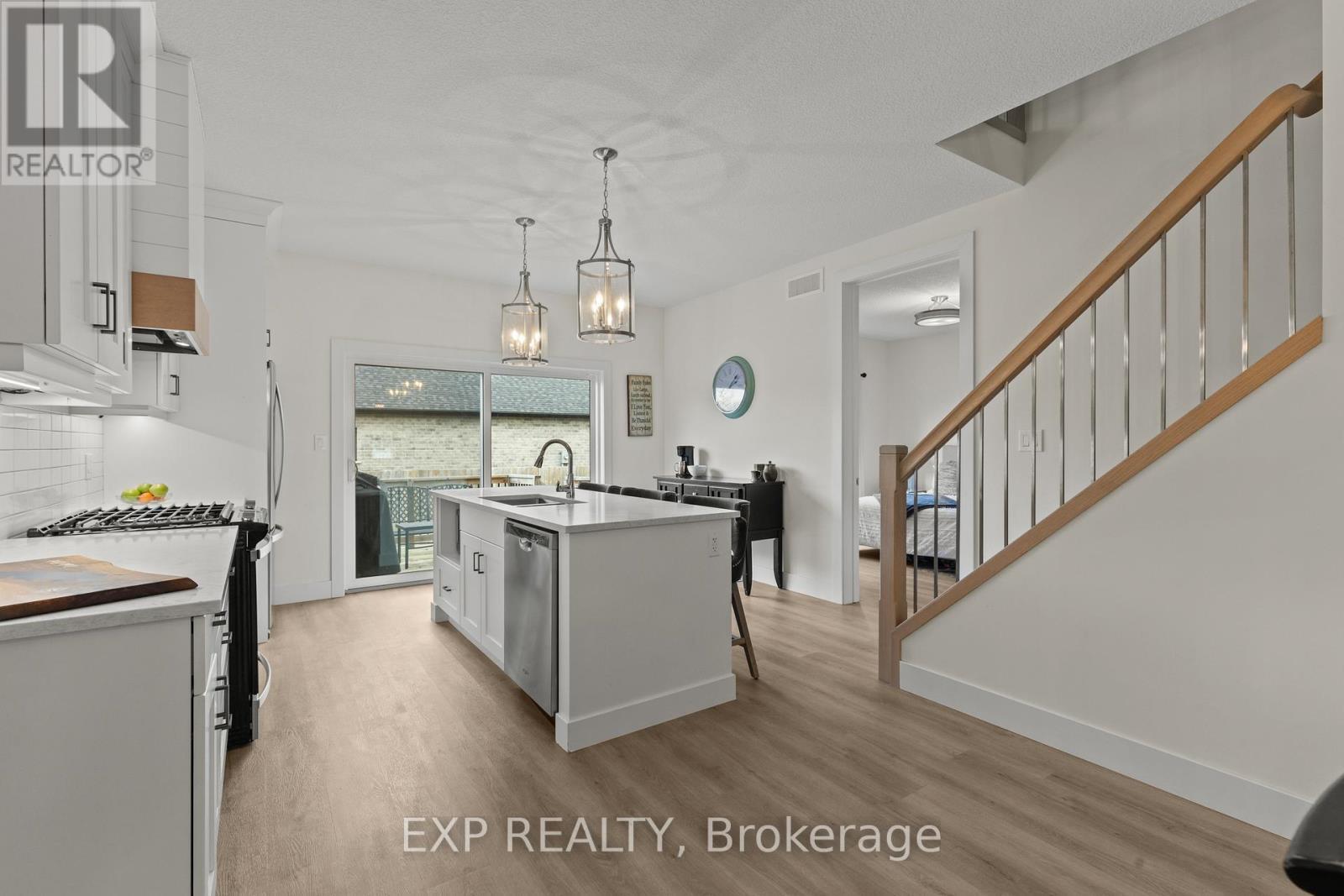 31 - 744 Nelson Street W, Norfolk, ON - Indoor Photo Showing Kitchen