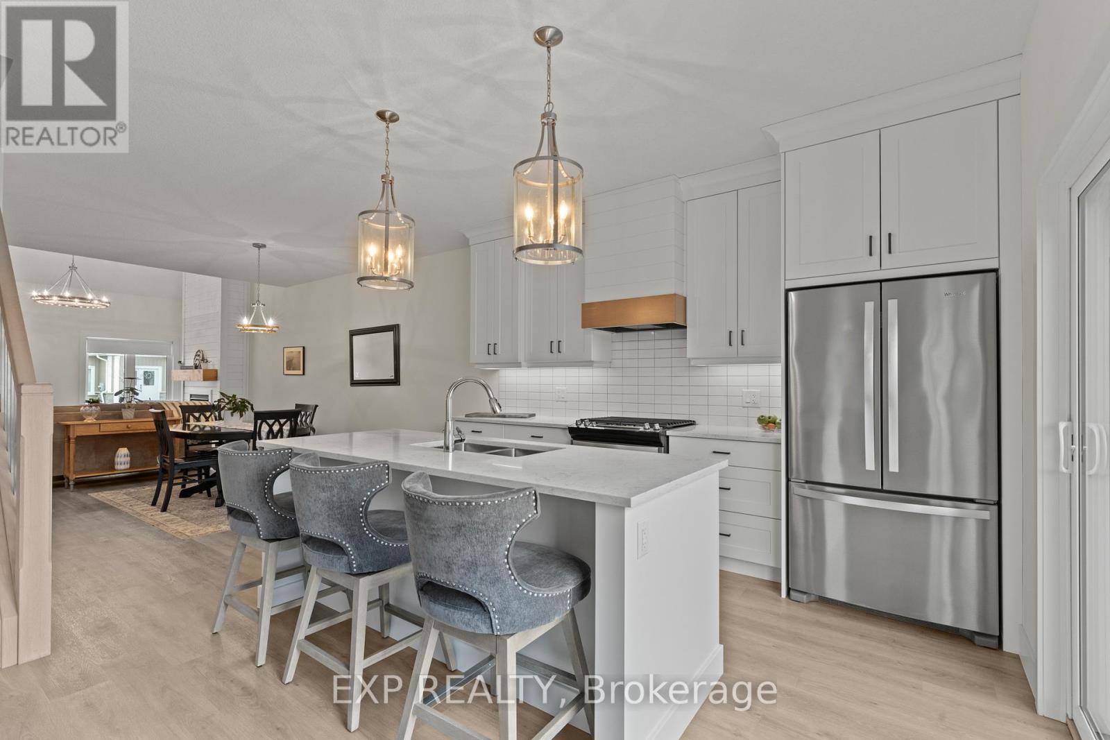 31 - 744 Nelson Street W, Norfolk, ON - Indoor Photo Showing Kitchen With Upgraded Kitchen