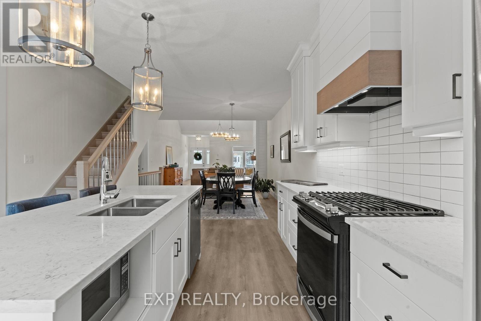 31 - 744 Nelson Street W, Norfolk, ON - Indoor Photo Showing Kitchen With Double Sink With Upgraded Kitchen