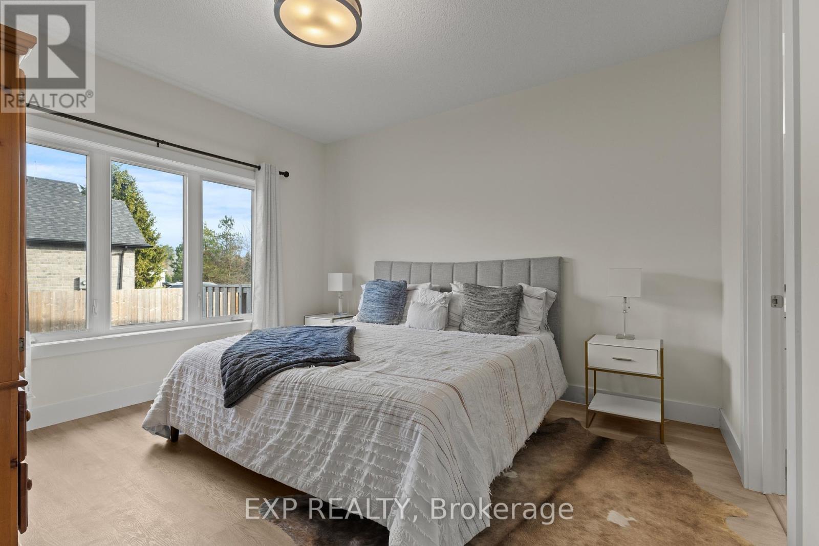 31 - 744 Nelson Street W, Norfolk, ON - Indoor Photo Showing Bedroom