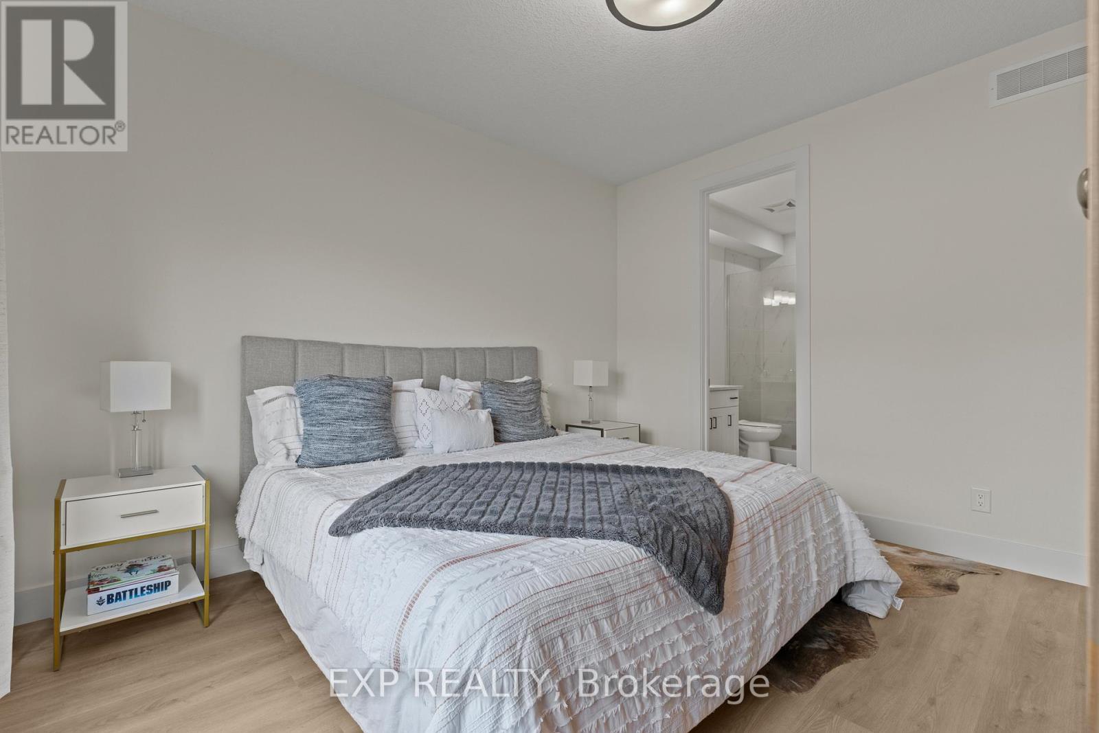 31 - 744 Nelson Street W, Norfolk, ON - Indoor Photo Showing Bedroom