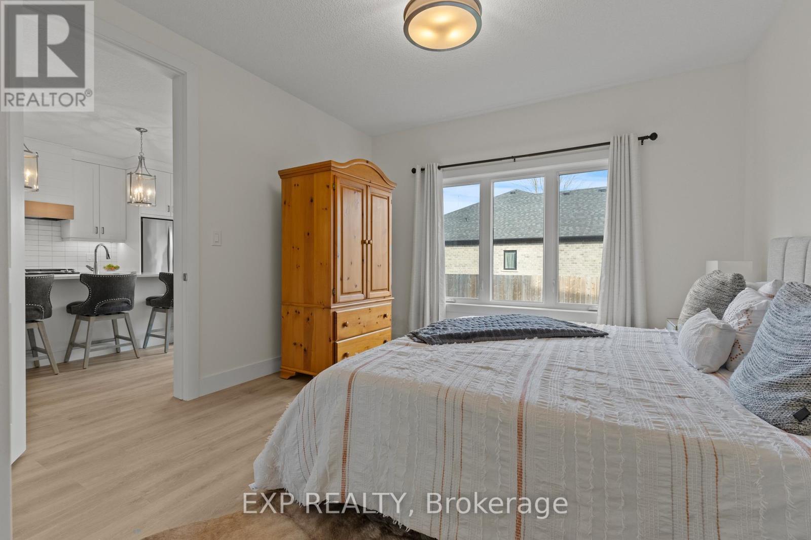 31 - 744 Nelson Street W, Norfolk, ON - Indoor Photo Showing Bedroom