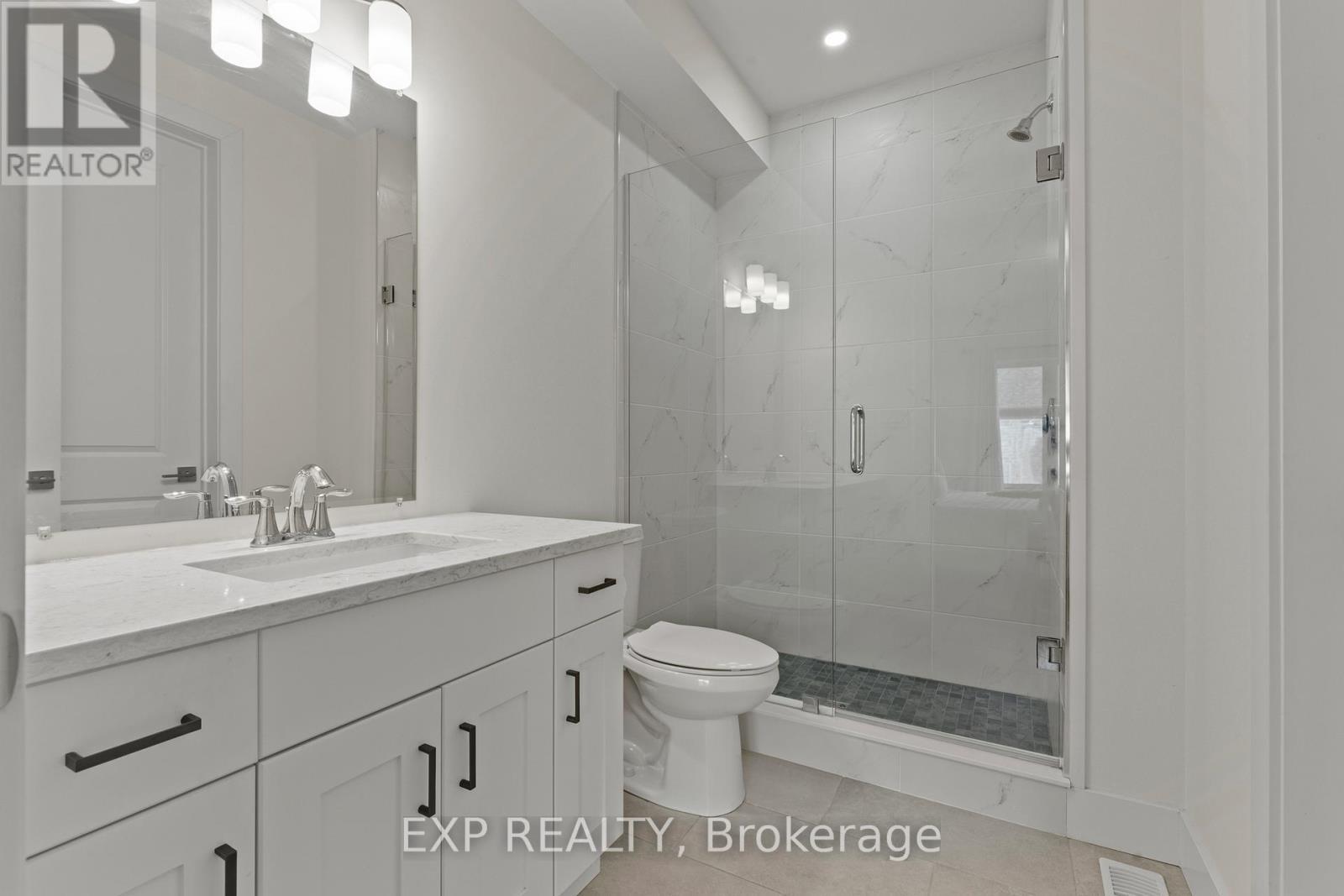 31 - 744 Nelson Street W, Norfolk, ON - Indoor Photo Showing Bathroom