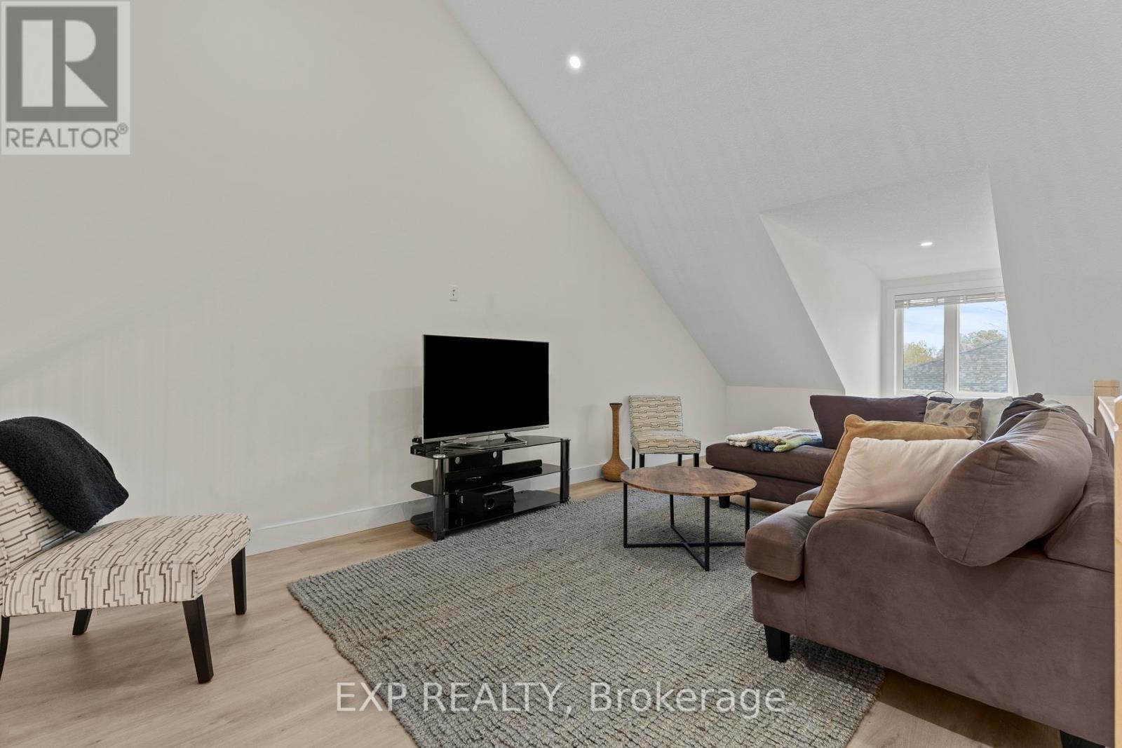 31 - 744 Nelson Street W, Norfolk, ON - Indoor Photo Showing Other Room