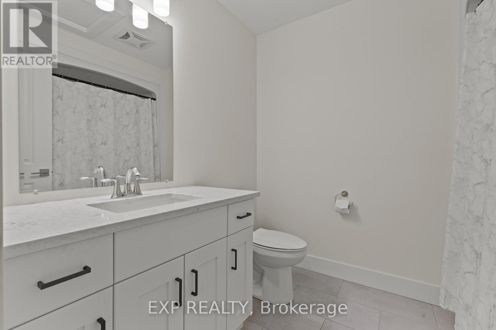 31 - 744 Nelson Street W, Norfolk, ON - Indoor Photo Showing Bathroom