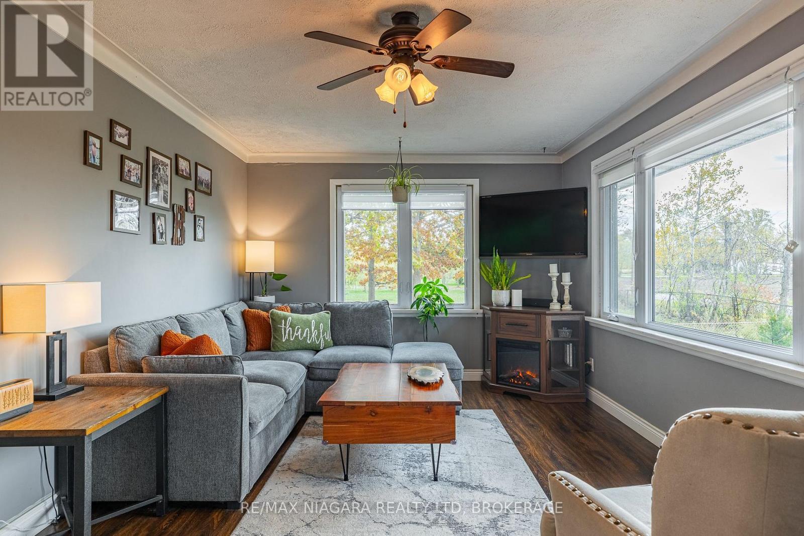 22009 Side Road 20, Wainfleet (Marshville/Winger), ON - Indoor Photo Showing Living Room